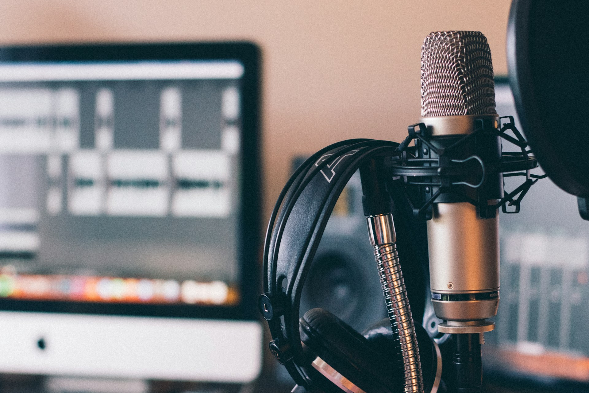 7 Tips for Recording and Product a High Quality Podcast