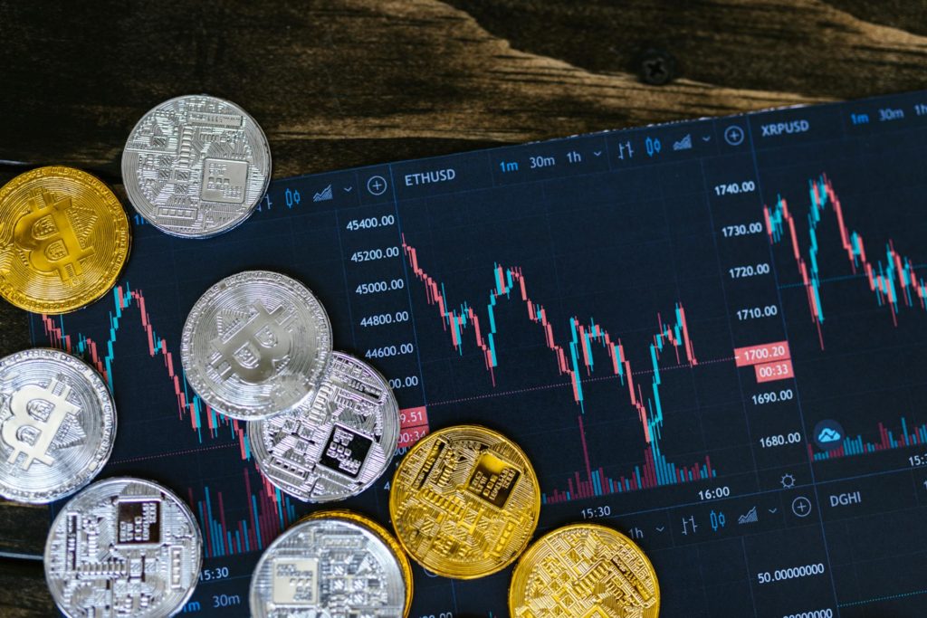 Strategic Crypto Investment: Maximizing Returns, Minimizing Risks